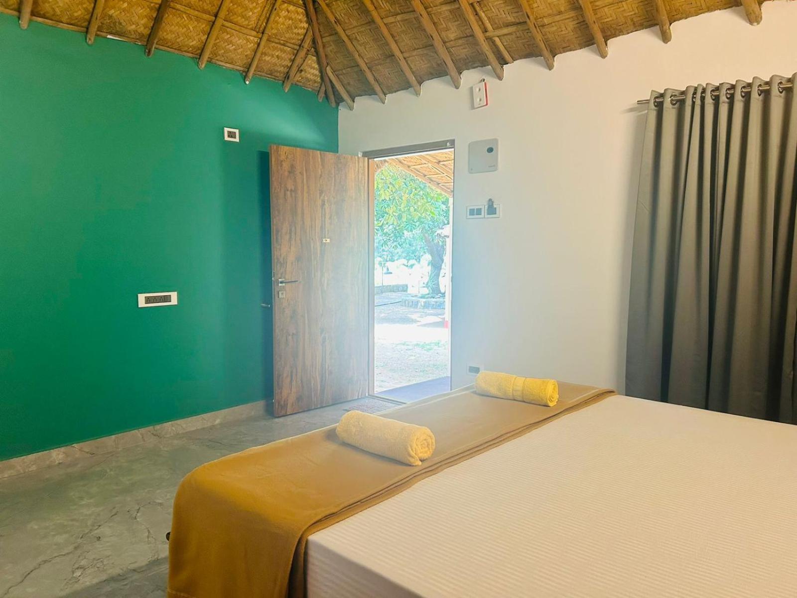 Hampi Village Resort & Tutti Cafe Экстерьер фото