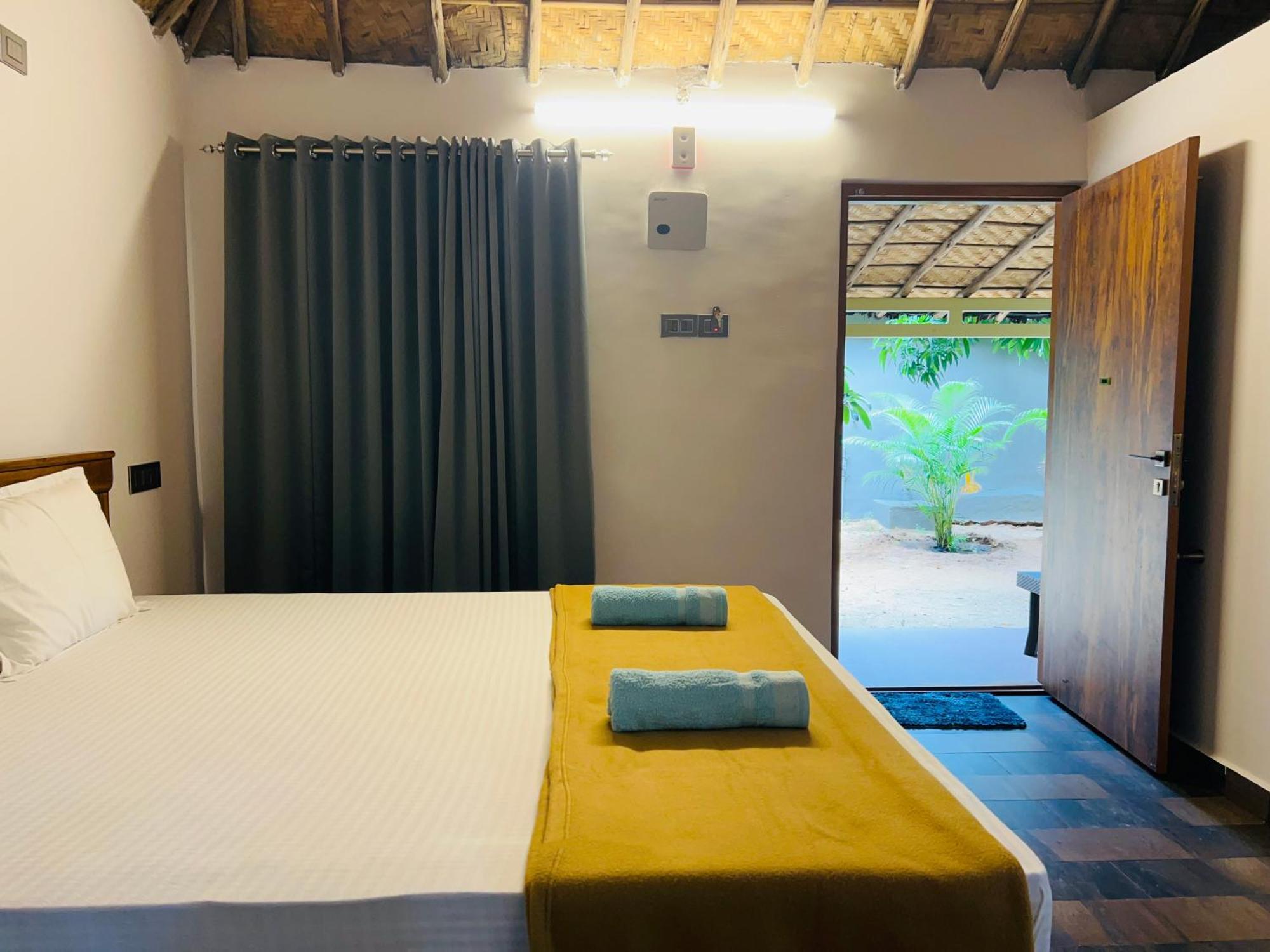 Hampi Village Resort & Tutti Cafe Экстерьер фото