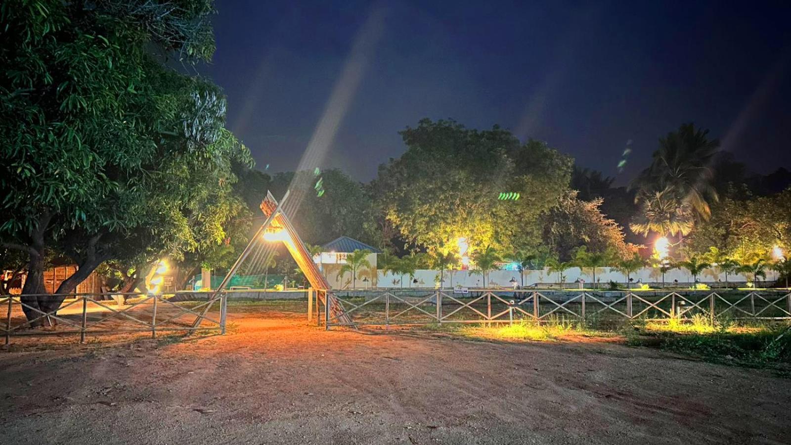Hampi Village Resort & Tutti Cafe Экстерьер фото